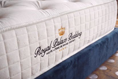 Pack lit complet 140x190 cm - Matelas + Sommier Blanc + 2 oreillers + Couette - Buckingham